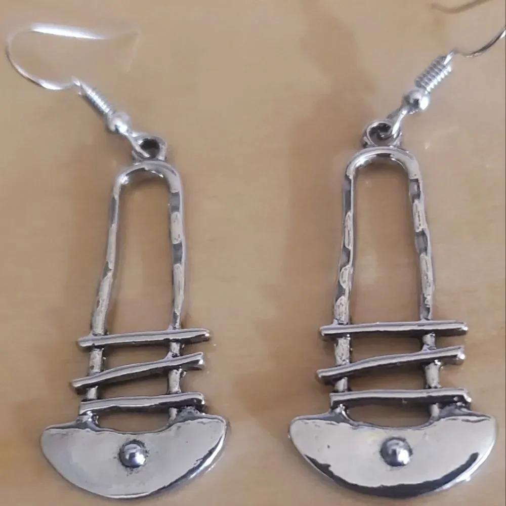 New Women's Bohemian Style Vintage looking Silver Drop Earrings hook design - Picture 4 of 9